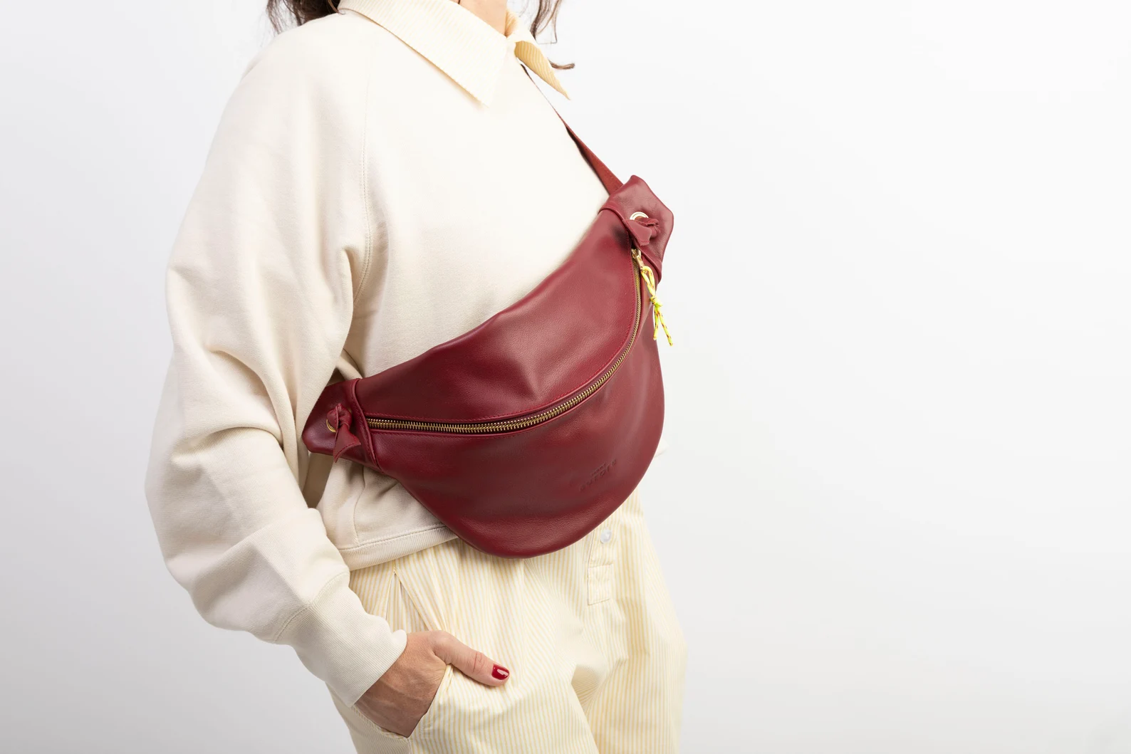 XL banana bag, chest bag, burgundy colored leather - Image 3