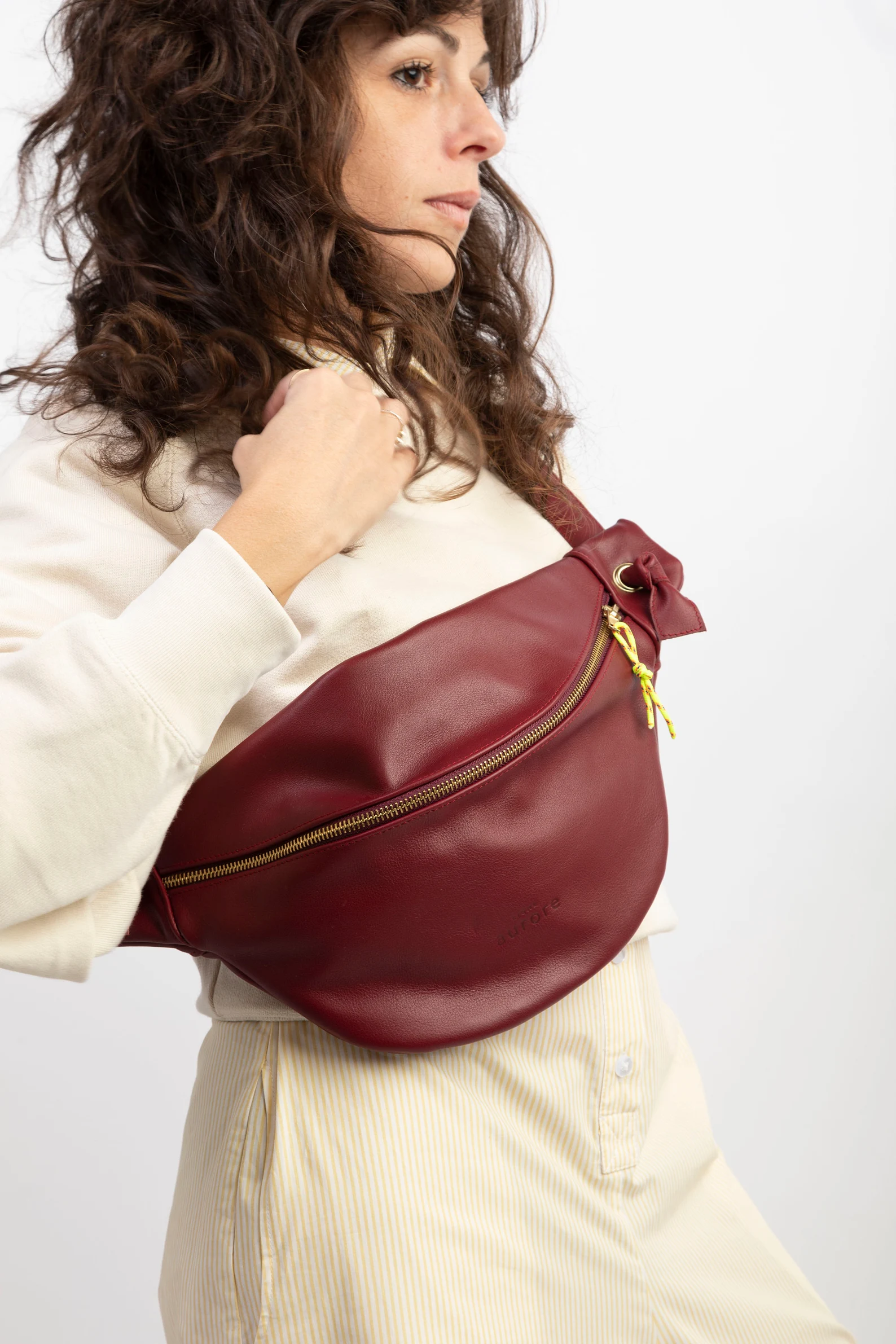 XL banana bag, chest bag, burgundy colored leather - Image 6