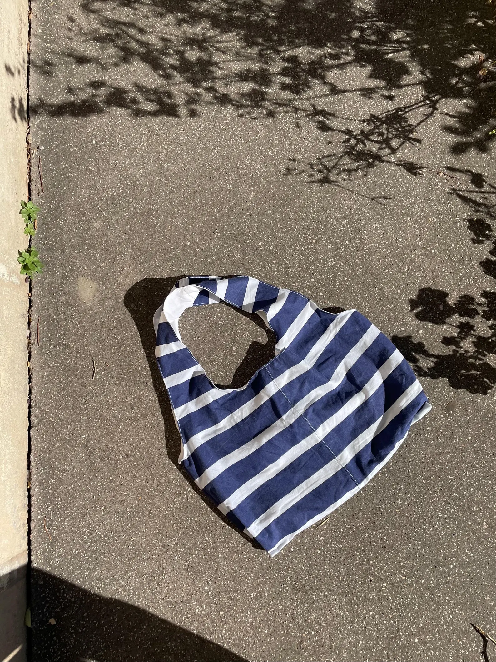 Marthe tote bag - vintage fabric with horizontal navy blue stripes