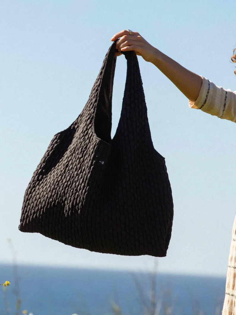 Marthe tote bag - black smocked fabric