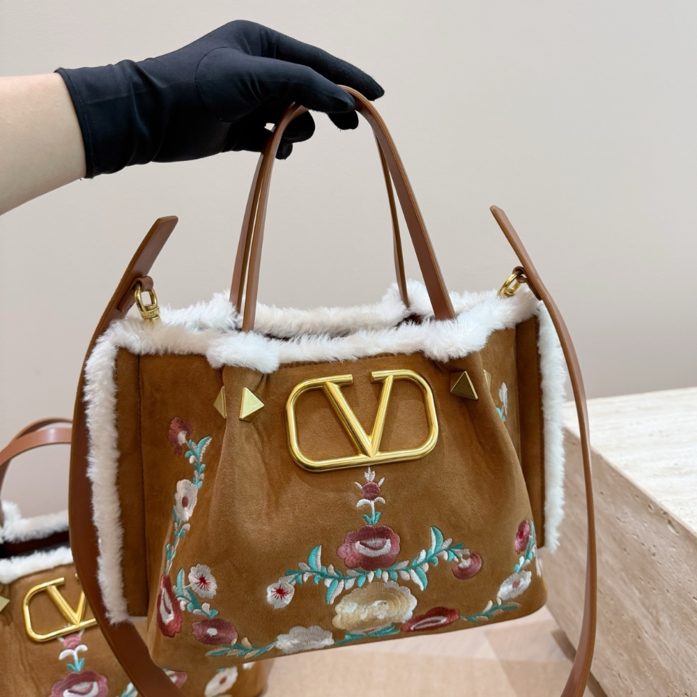 Valentino Garavani Medium Shopping Bag In Embroidered Suede With Lining 35cm 7W0B0R44JYI A8F - Image 2
